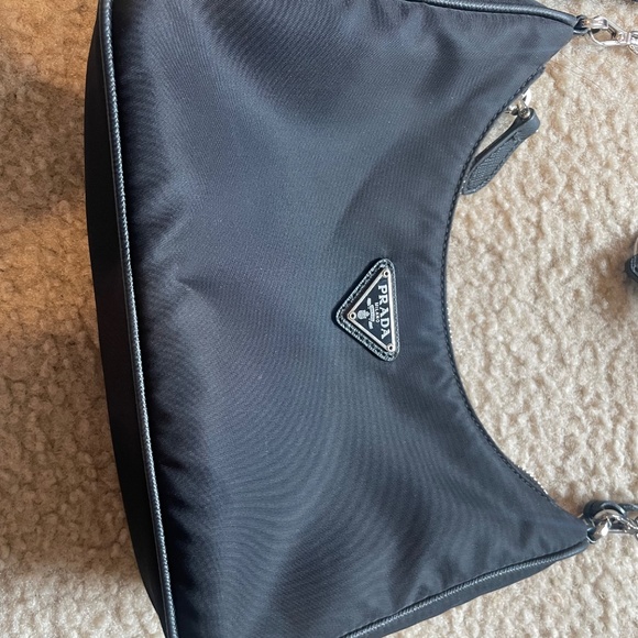 PRADA Nylon Re-Edition 2005 Shoulder Bag Black - Picture 2 of 9